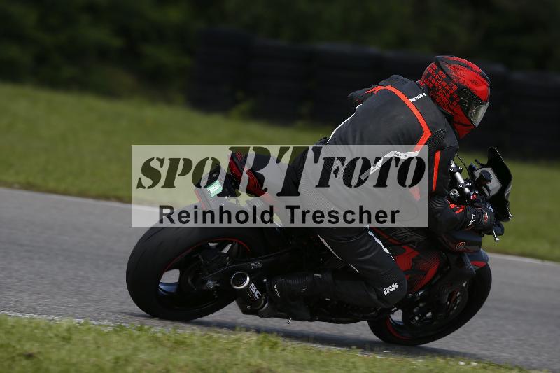 /Archiv-2024/29 12.06.2024 MOTO.CH Track Day ADR/Gruppe blau/90